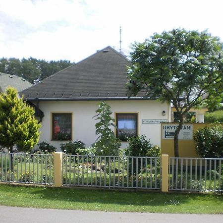 Privat Buk 100 Apartment Jindrichuv Hradec Luaran gambar