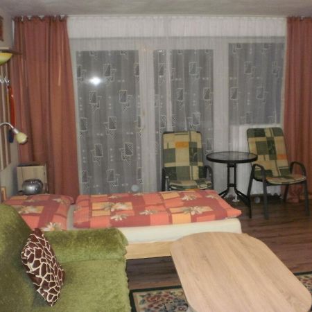 Privat Buk 100 Apartment Jindrichuv Hradec Luaran gambar