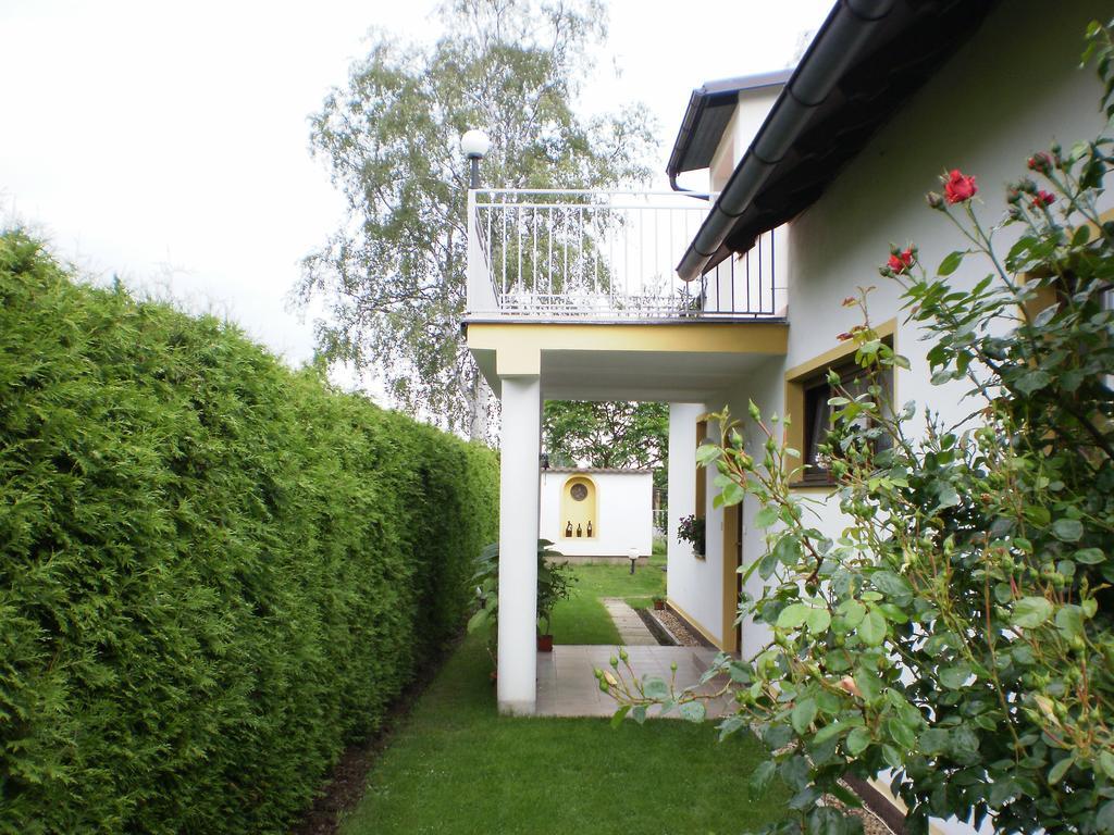 Privat Buk 100 Apartment Jindrichuv Hradec Luaran gambar
