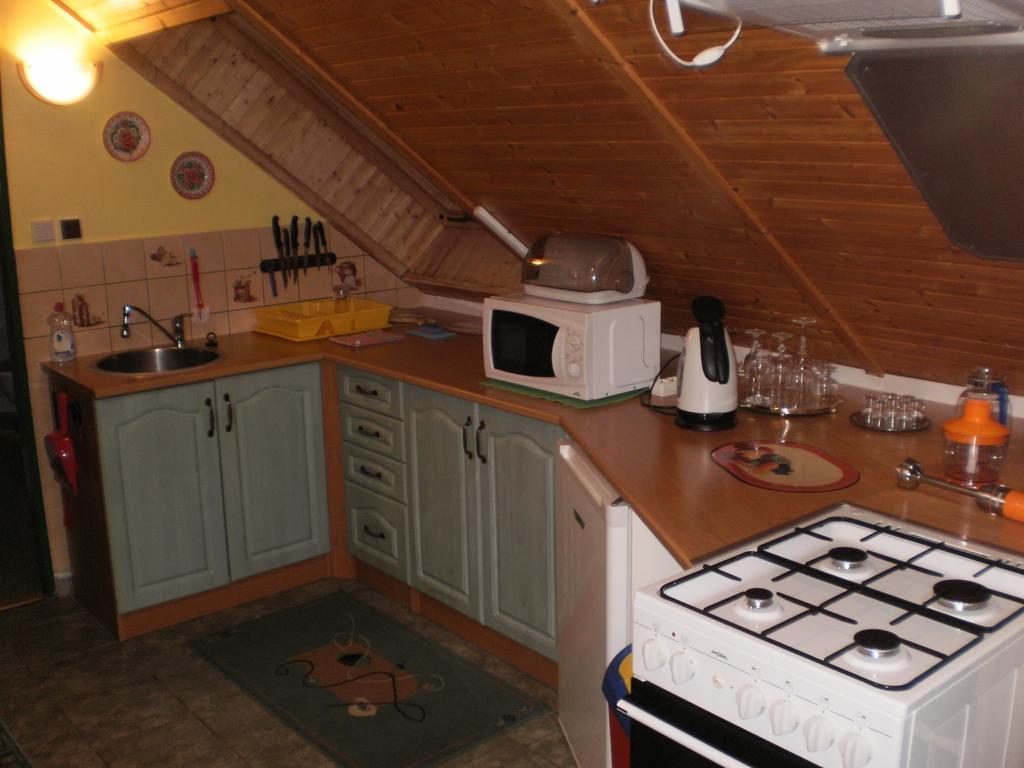 Privat Buk 100 Apartment Jindrichuv Hradec Luaran gambar