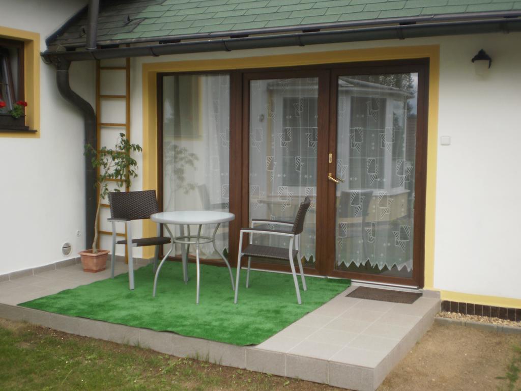 Privat Buk 100 Apartment Jindrichuv Hradec Luaran gambar