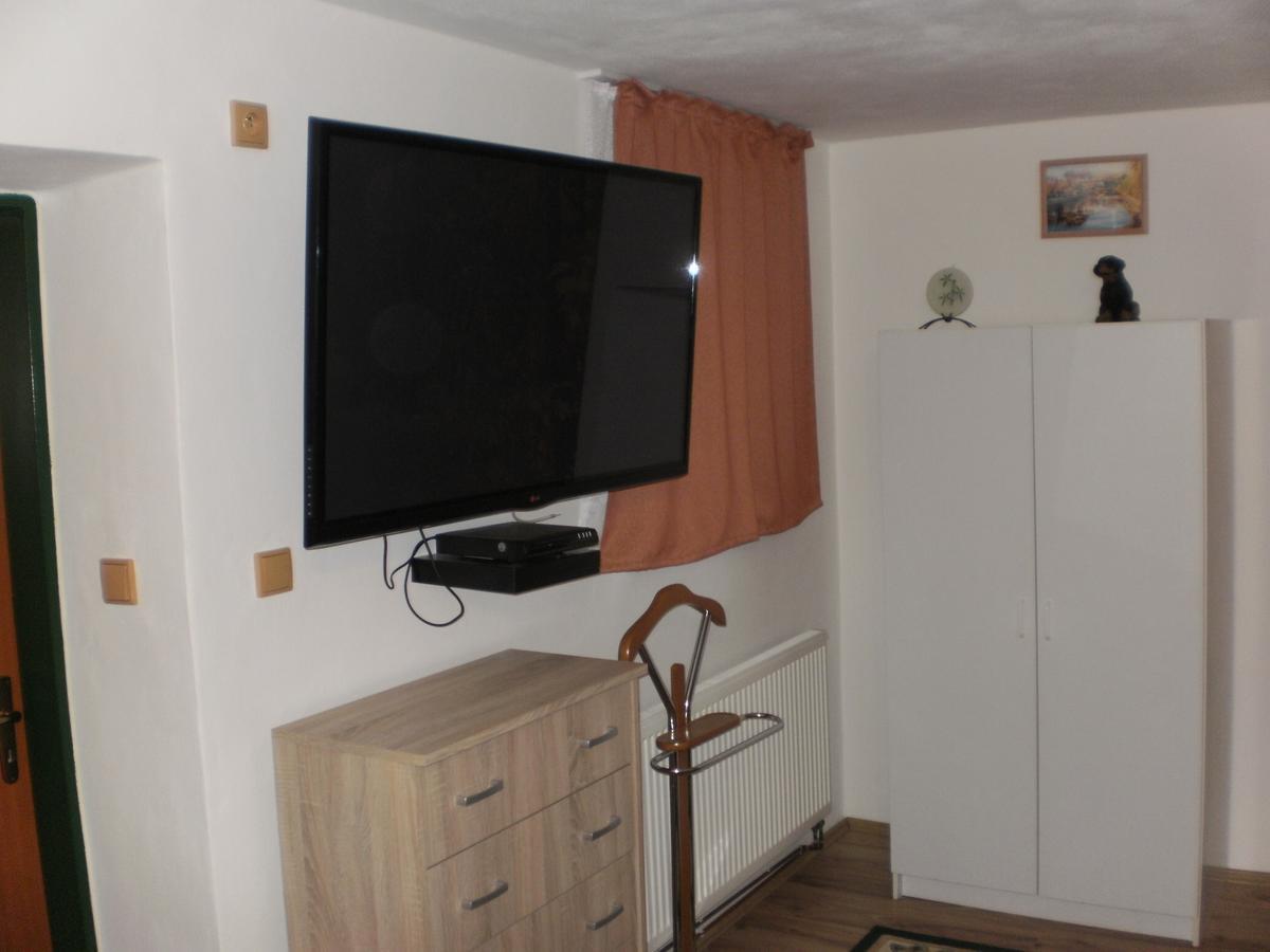 Privat Buk 100 Apartment Jindrichuv Hradec Luaran gambar