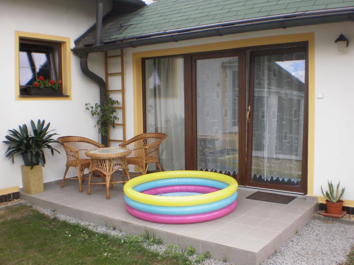 Privat Buk 100 Apartment Jindrichuv Hradec Luaran gambar