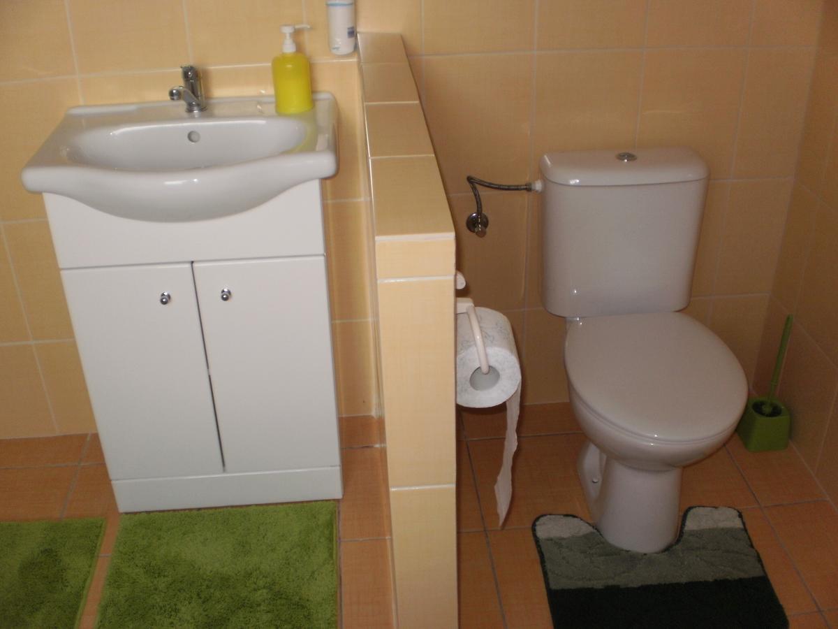 Privat Buk 100 Apartment Jindrichuv Hradec Luaran gambar