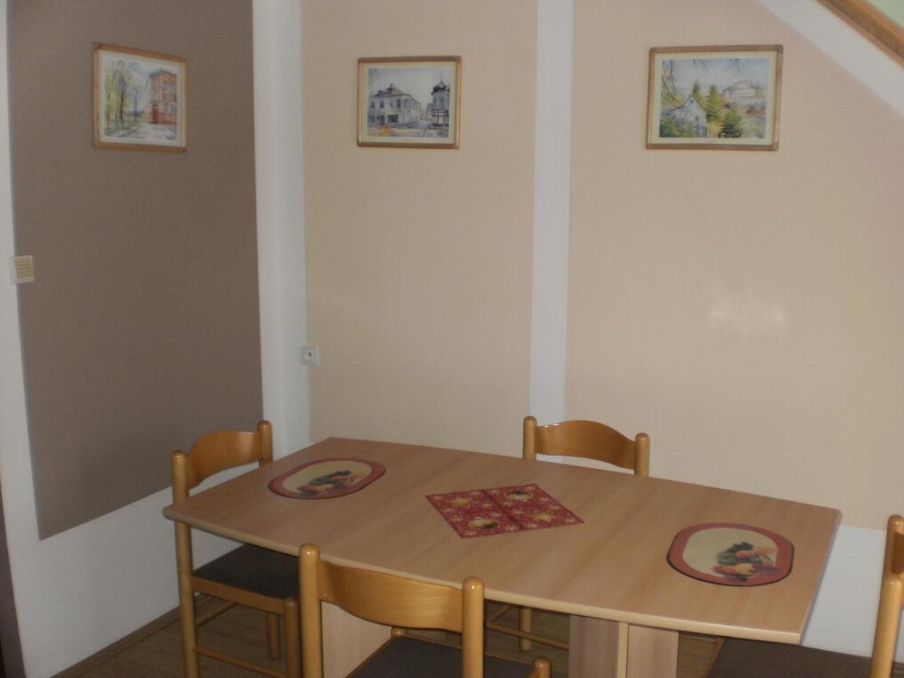 Privat Buk 100 Apartment Jindrichuv Hradec Luaran gambar
