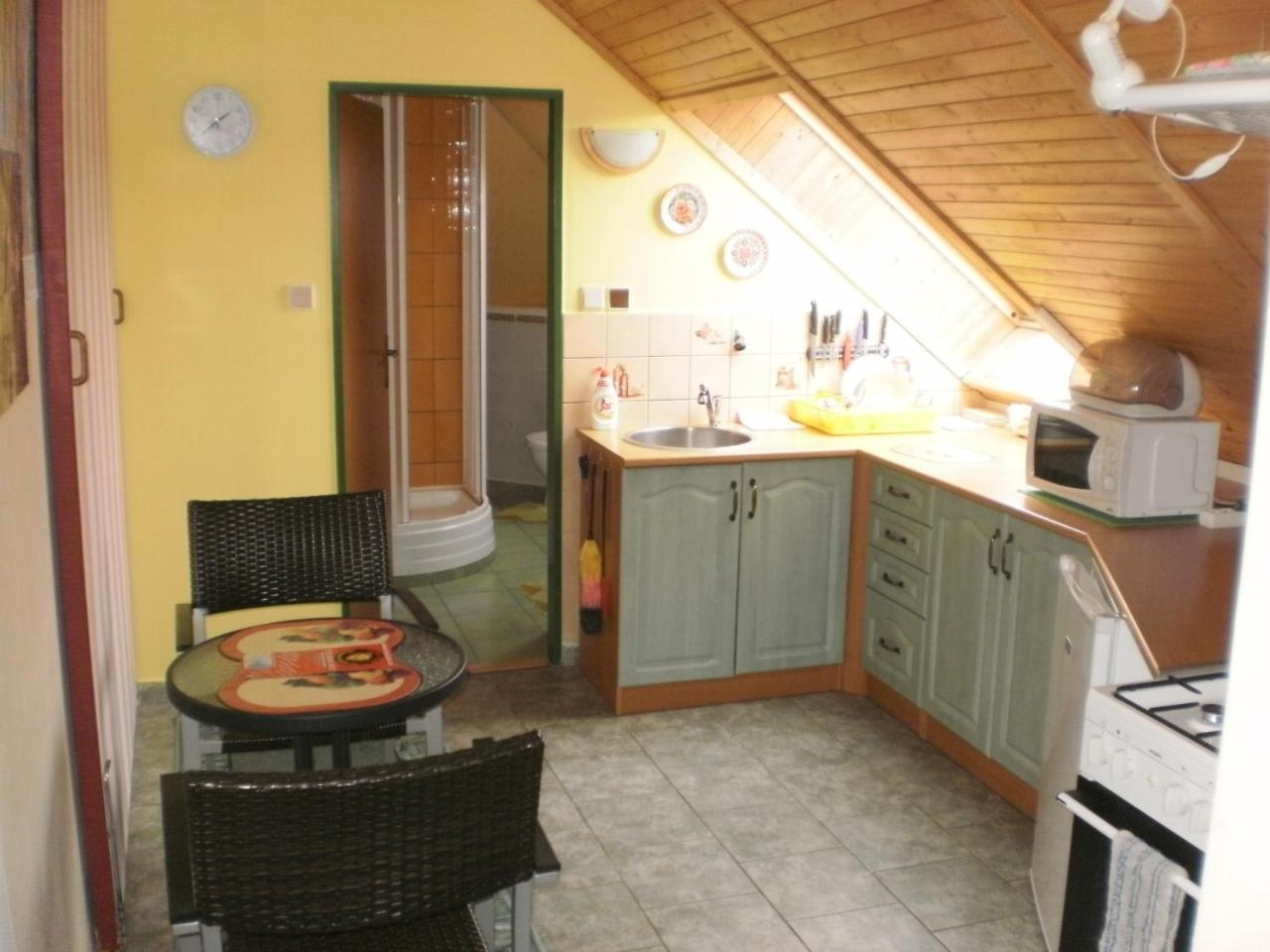 Privat Buk 100 Apartment Jindrichuv Hradec Luaran gambar