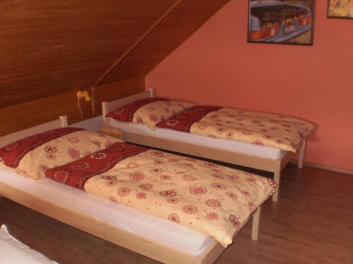 Privat Buk 100 Apartment Jindrichuv Hradec Luaran gambar