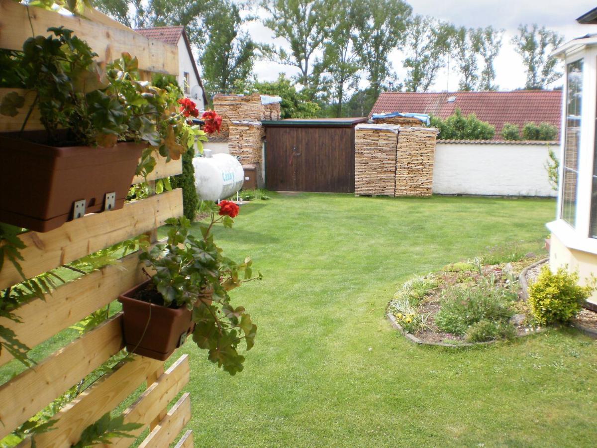 Privat Buk 100 Apartment Jindrichuv Hradec Luaran gambar