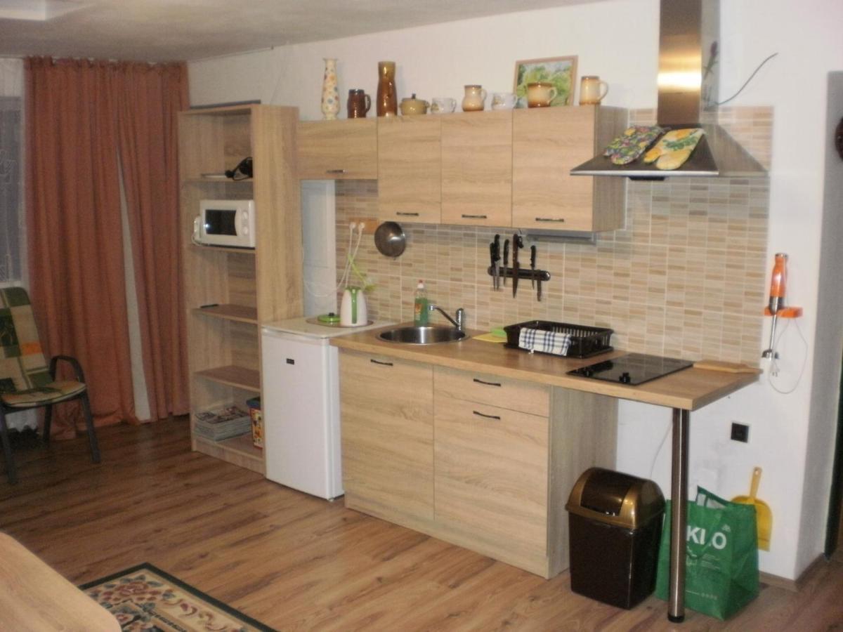 Privat Buk 100 Apartment Jindrichuv Hradec Luaran gambar